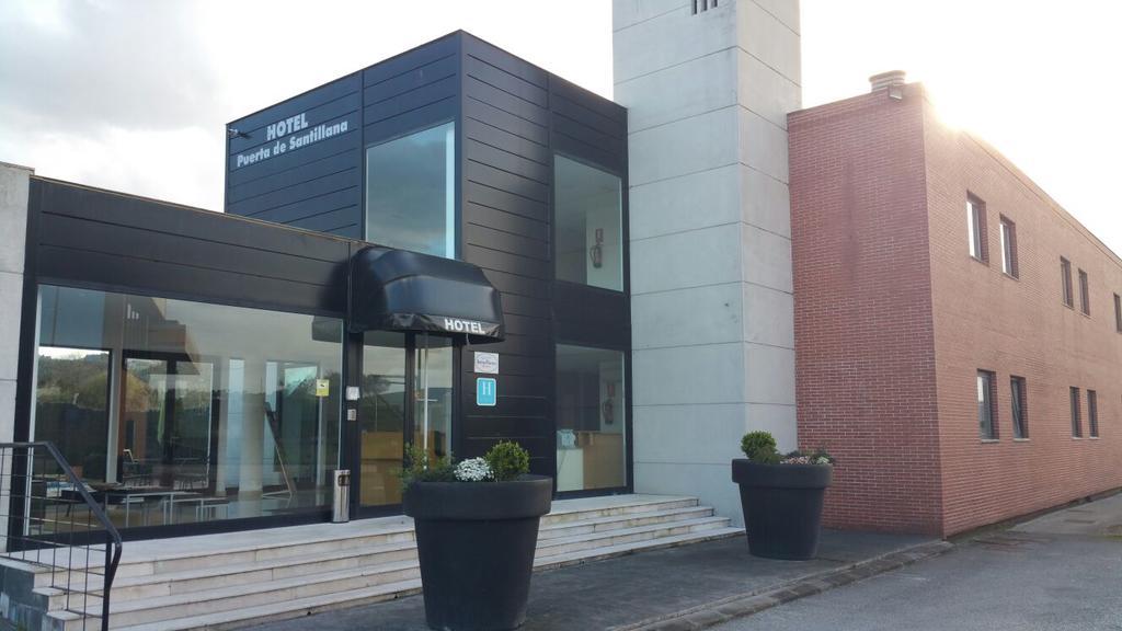 호텔 푸에르타 데 산틸랴나 레오신 외부 사진